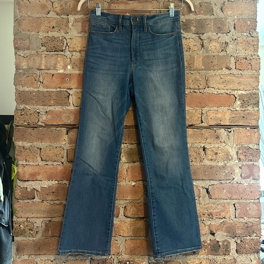 Athleta ‘Kick Flare’ Sculptek Jean. Size 4. Only worn a few times.
